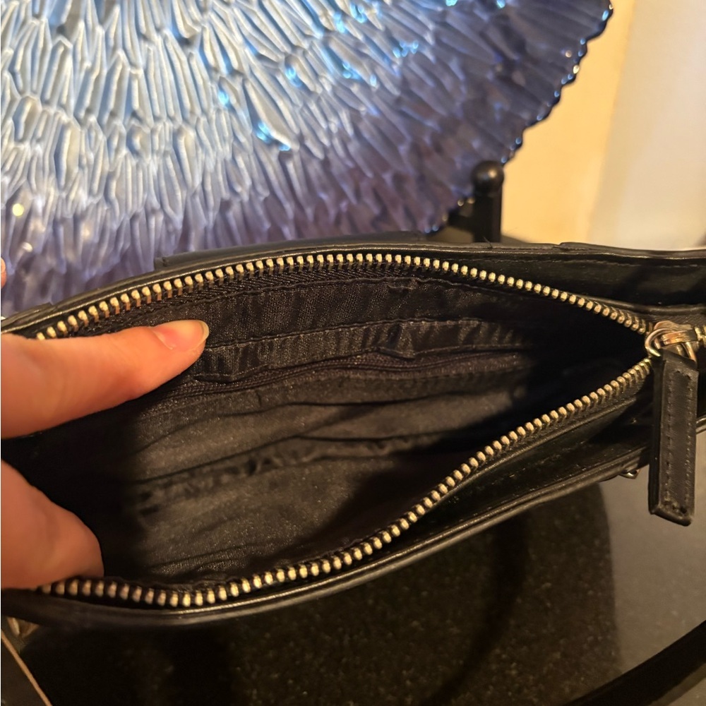 GUESS New Black Shoulder Bag - Picture 4 of 5